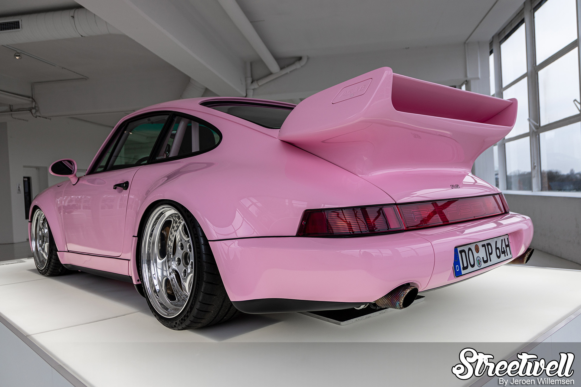 Der Flamingo: A Pink Porsche 911 that Roars - Streetwell